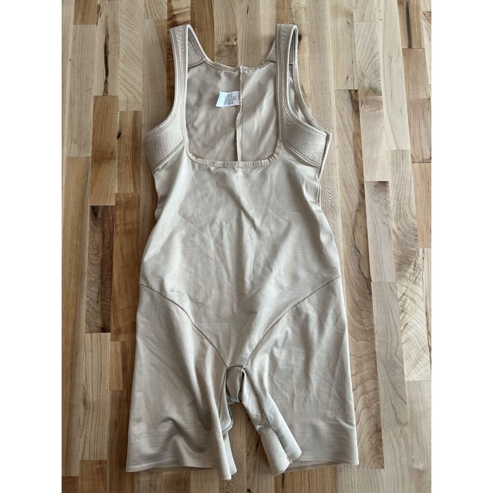 TC Fine Intimates Shapewear Bodysuit Shorts Silicone Band Open Gusset Nude Large